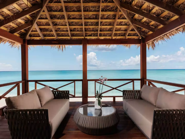Experience Luxury Five Bedroom Retreat - Your Bohemian Escape in Nassau